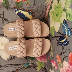 Chunky braided slides
